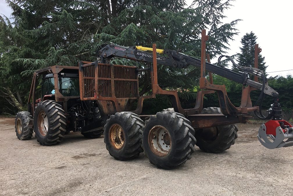 Case MX 135 et Remorque forestière